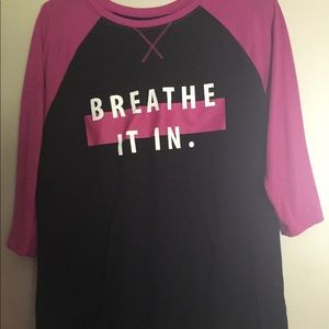 Athletic quarter sleeve shirt